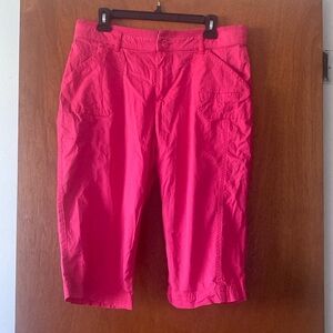 Lee Relaxed fit Size 14 Pink Capri’s.